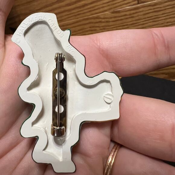 Vintage Hallmark Cards Brooch Lapel Pin Fall Harvest Basket Squirrel Leprechaun - Picture 8 of 11